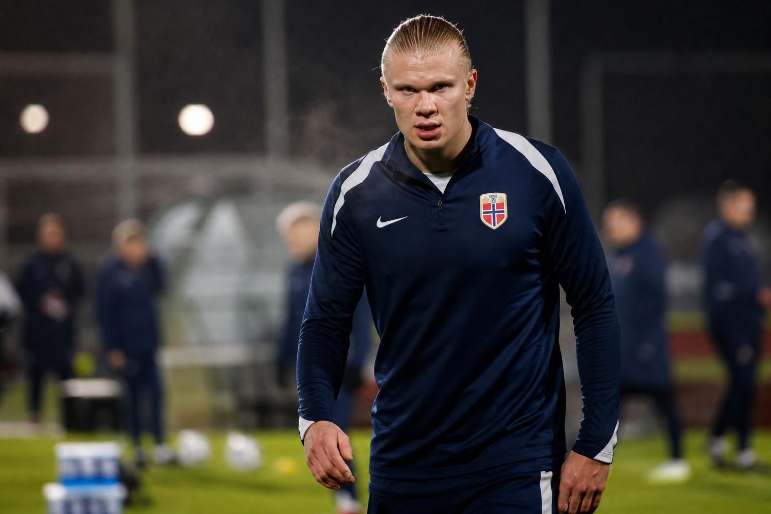 Erling Haaland tijdens een gespannen WK-voorbereiding met Noorwegen