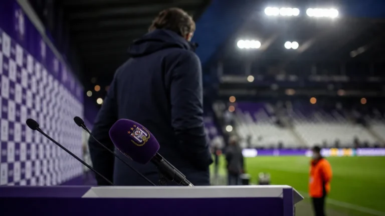 Perscontext rond RSC Anderlecht met focus op de druk rond Vitor Bruno en Antoine Sibierski