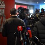 Persmoment in een Liverpool-context na het vertrek van Michael Edwards