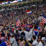 Amerikaanse supporters vieren de WK-zege van de Verenigde Staten in het stadion