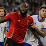 Romelu Lukaku in actie voor de Rode Duivels tijdens een WK-wedstrijd met hoge druk