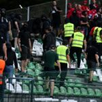 Onrust op de tribunes tijdens Vojvodina tegen Ferencváros in de Europa League-kwalificatie