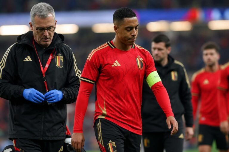 Youri Tielemans bij de Rode Duivels in een gespannen opwarmingsmoment op het WK