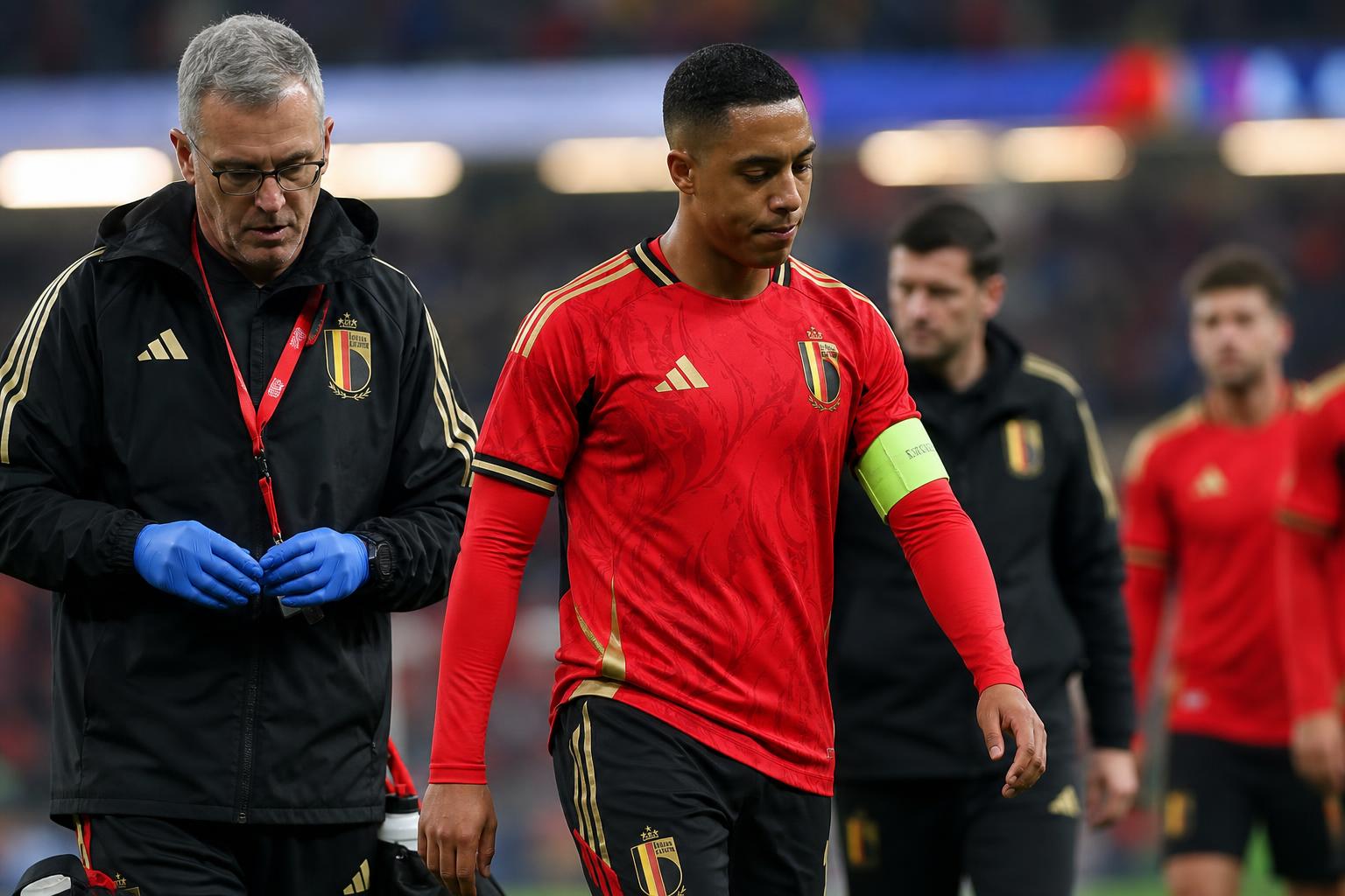 Youri Tielemans bij de Rode Duivels in een gespannen opwarmingsmoment op het WK