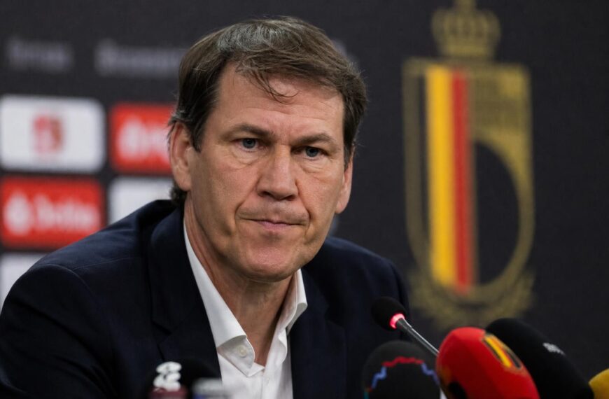 Rudi Garcia tijdens een gespannen persmoment bij de Rode Duivels