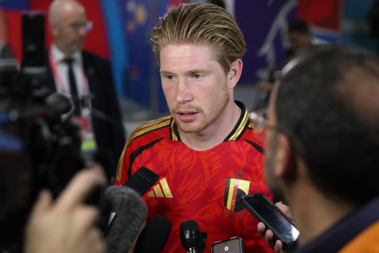 Kevin De Bruyne in een gespannen persmoment na een wedstrijd van de Rode Duivels
