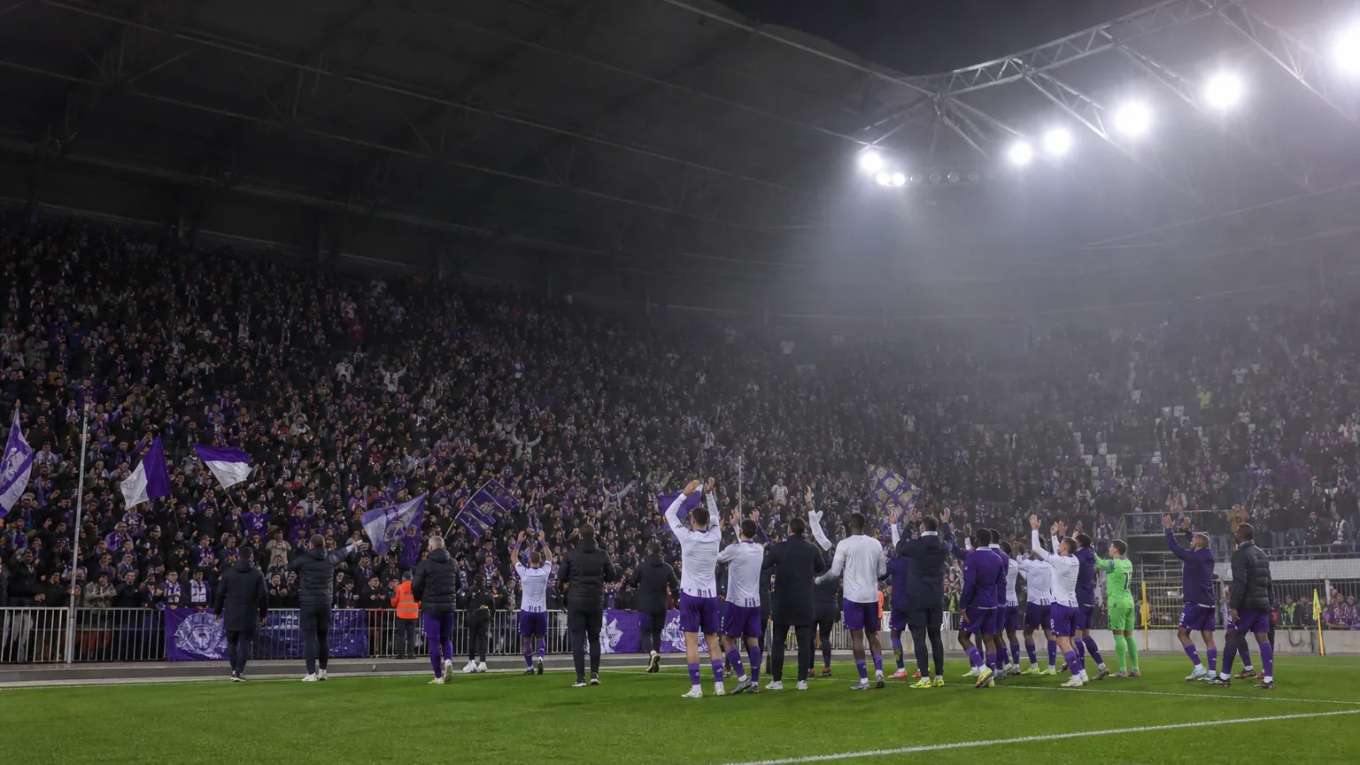 Anderlecht-spelers in Europese sfeer na een wedstrijd tegen Hammarby