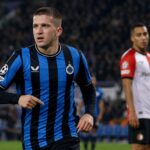 Christos Tzolis in actie voor Club Brugge in een beladen wedstrijdsfeer tegen Feyenoord