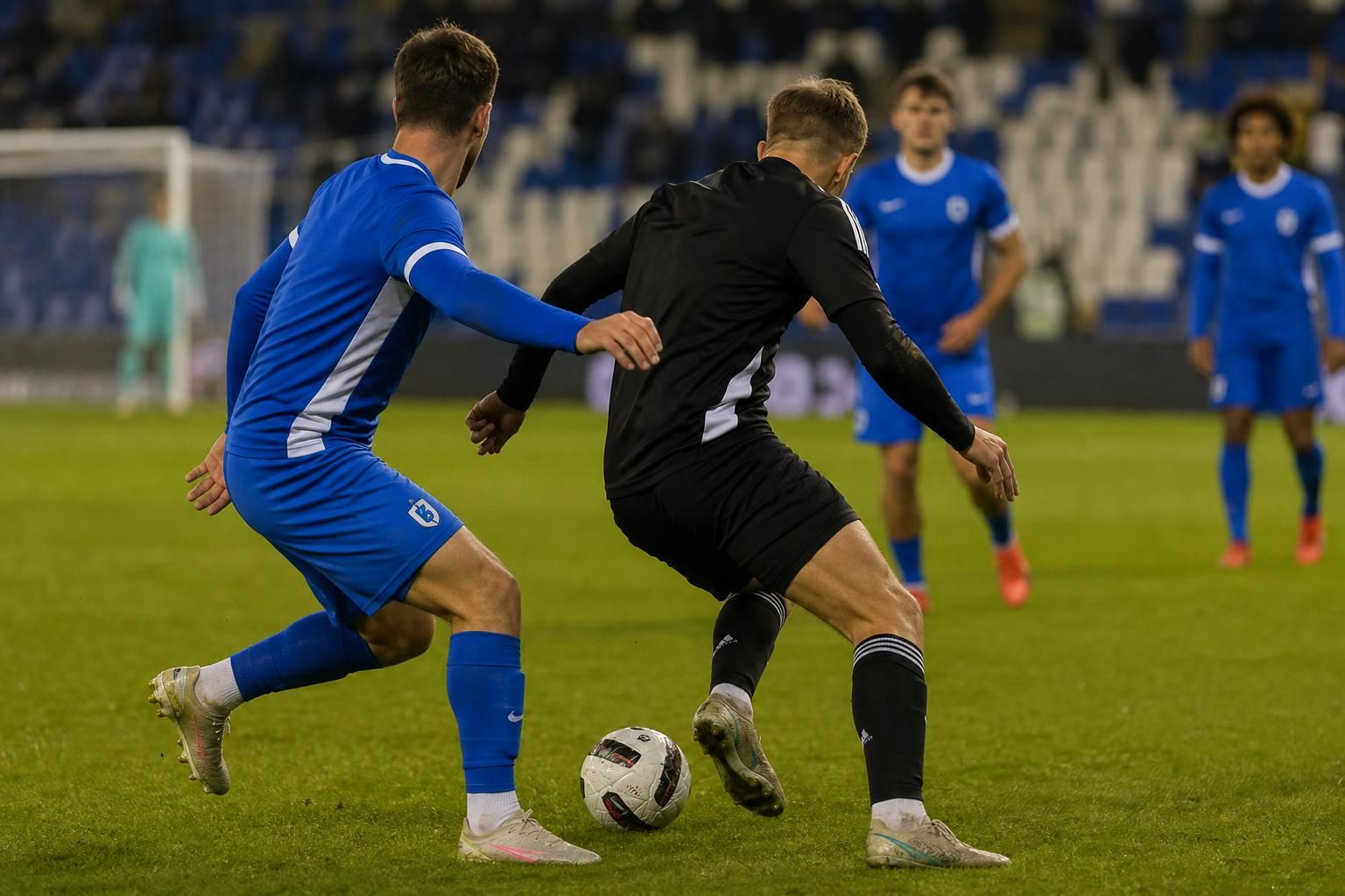 KRC Genk in een gespannen oefenwedstrijdsfeer tijdens de voorbereiding