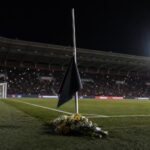 Sombere voetbalsfeer na het overlijden van Zuid-Afrikaans international Jayden Adams