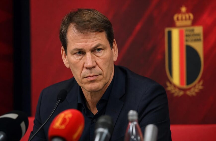 Rudi Garcia tijdens een gespannen persmoment bij de Rode Duivels