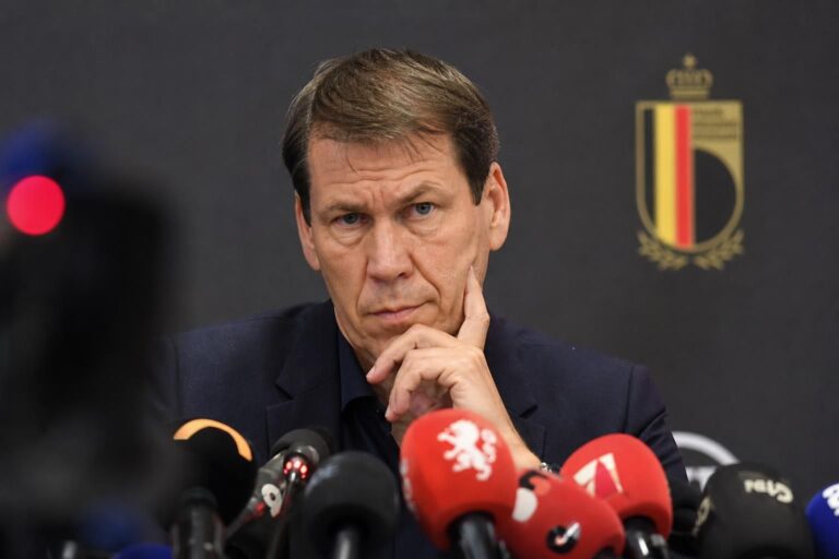 Rudi Garcia tijdens een gespannen persmoment bij de Rode Duivels