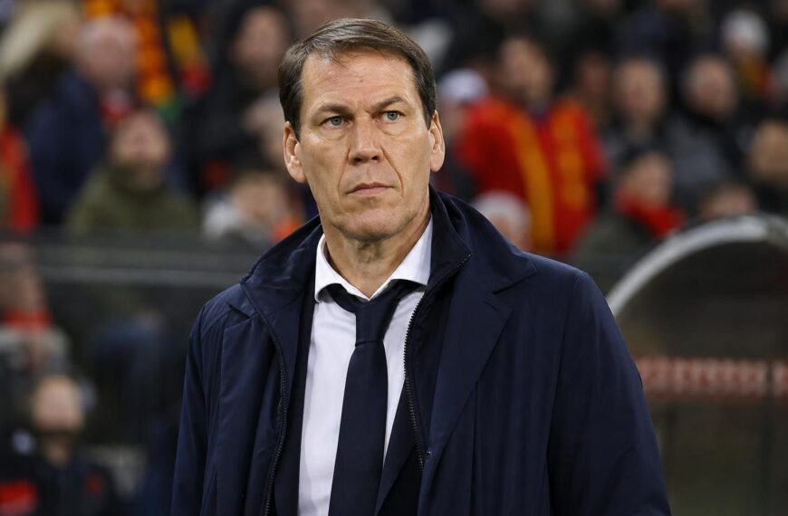 Rudi Garcia tijdens een gespannen wedstrijdmoment bij de Rode Duivels