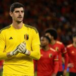Thibaut Courtois bij de Rode Duivels tijdens een gespannen stadionmoment.