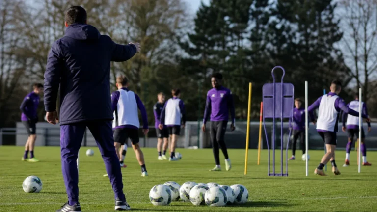Jeugdtraining bij RSC Anderlecht in Neerpede