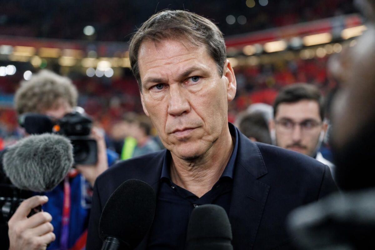 Rudi Garcia in een gespannen voetbalcontext na de WK-uitschakeling van de Rode Duivels