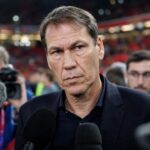 Rudi Garcia in een gespannen voetbalcontext na de WK-uitschakeling van de Rode Duivels