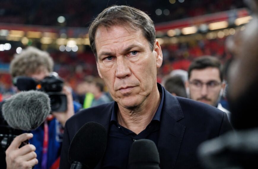 Rudi Garcia in een gespannen voetbalcontext na de WK-uitschakeling van de Rode Duivels