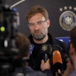 Jürgen Klopp in een perscontext rond zijn mogelijke aanstelling als Duitse bondscoach