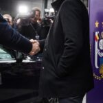 Transfercontext rond RSC Anderlecht met paarse accenten en stadionlichten