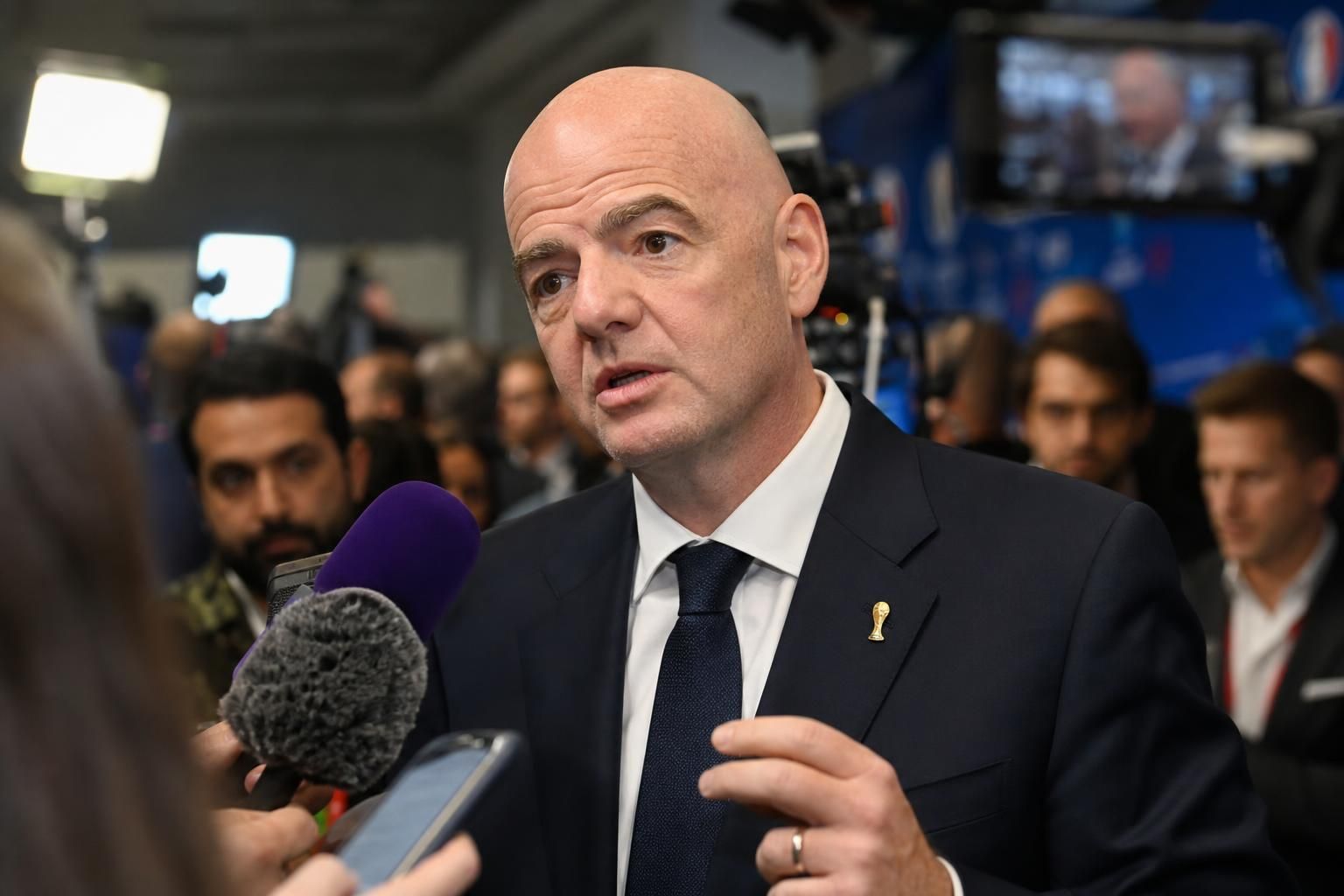 Gianni Infantino tijdens een gespannen FIFA-persmoment op het WK.