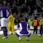 Anderlecht onder druk in een verdedigende fase tijdens de voorbereiding.
