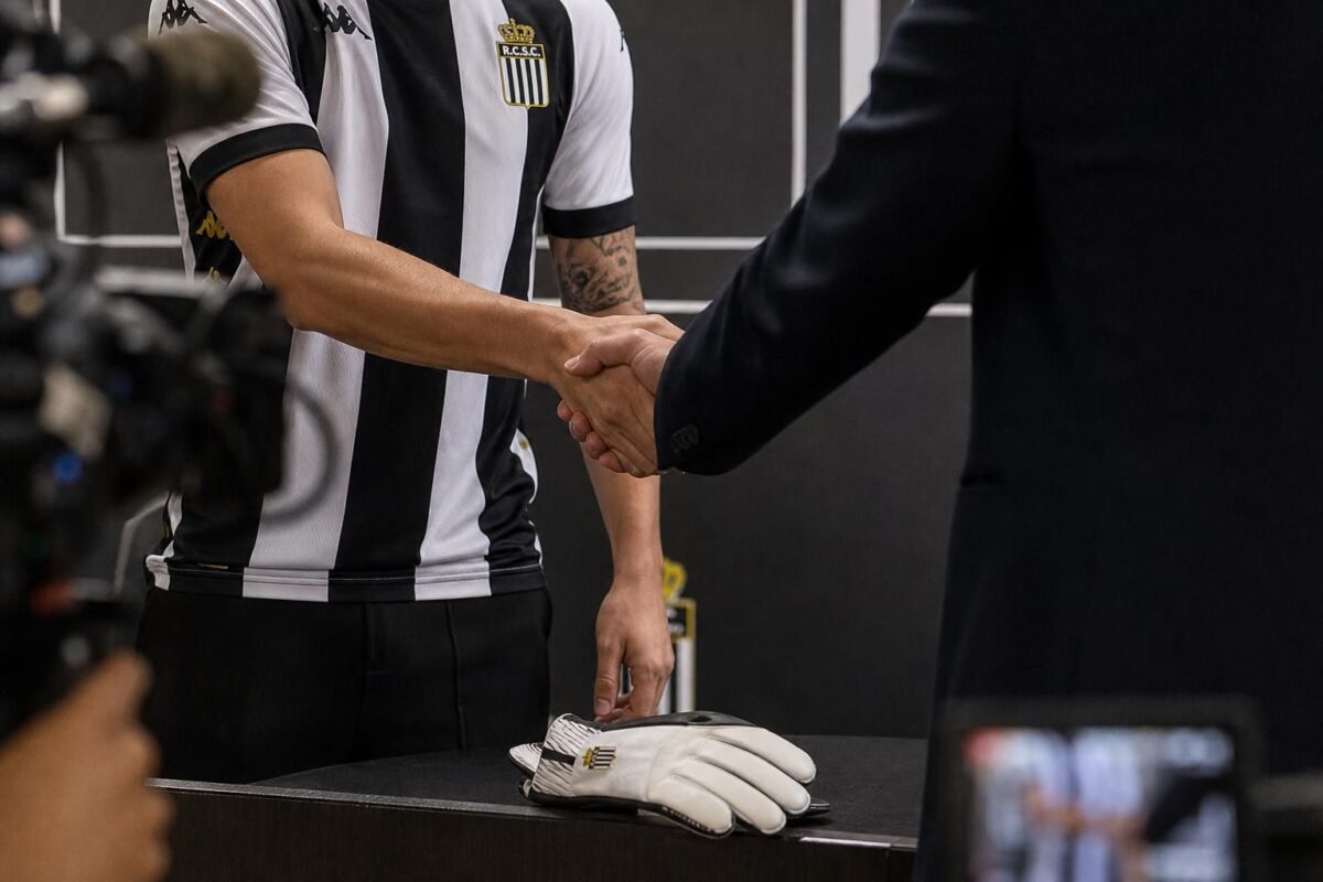 Transfercontext bij Sporting Charleroi rond de komst van doelman Arthur Cremer