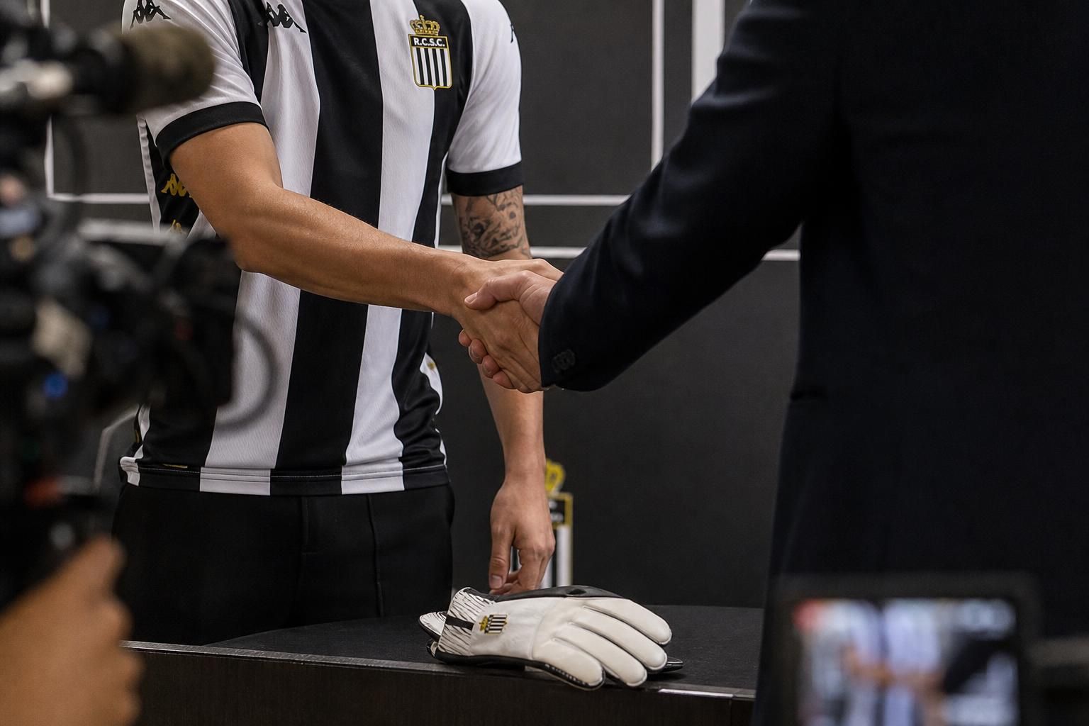 Transfercontext bij Sporting Charleroi rond de komst van doelman Arthur Cremer