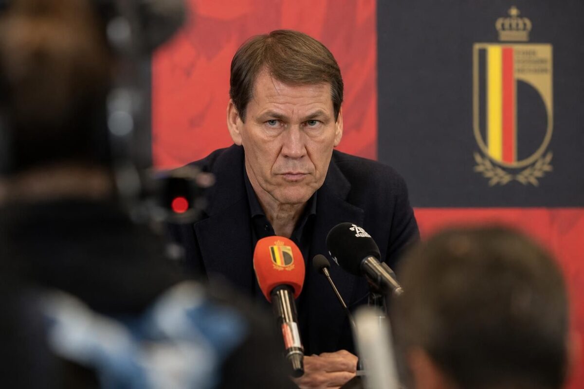 Rudi Garcia tijdens een gespannen persmoment rond de Rode Duivels