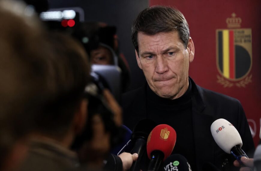 Rudi Garcia tijdens een gespannen persmoment rond de Rode Duivels