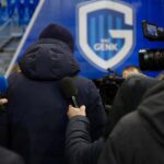 Persmoment bij KRC Genk rond de trainerszoektocht na het vertrek van Nicky Hayen