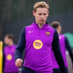 Frenkie de Jong in een gefocuste trainingscontext bij Barcelona tijdens zijn herstelperiode.