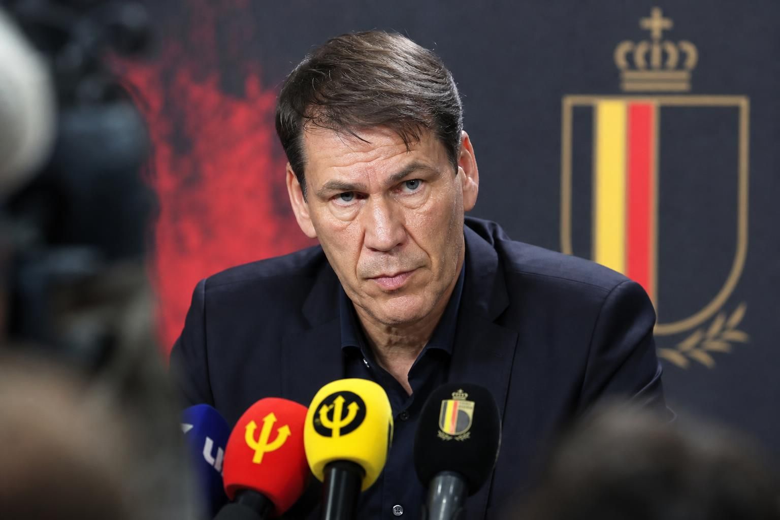 Rudi Garcia tijdens een gespannen persmoment rond de Rode Duivels