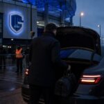 Transfersfeer rond KRC Genk in een stadionomgeving zonder herkenbare gezichten.