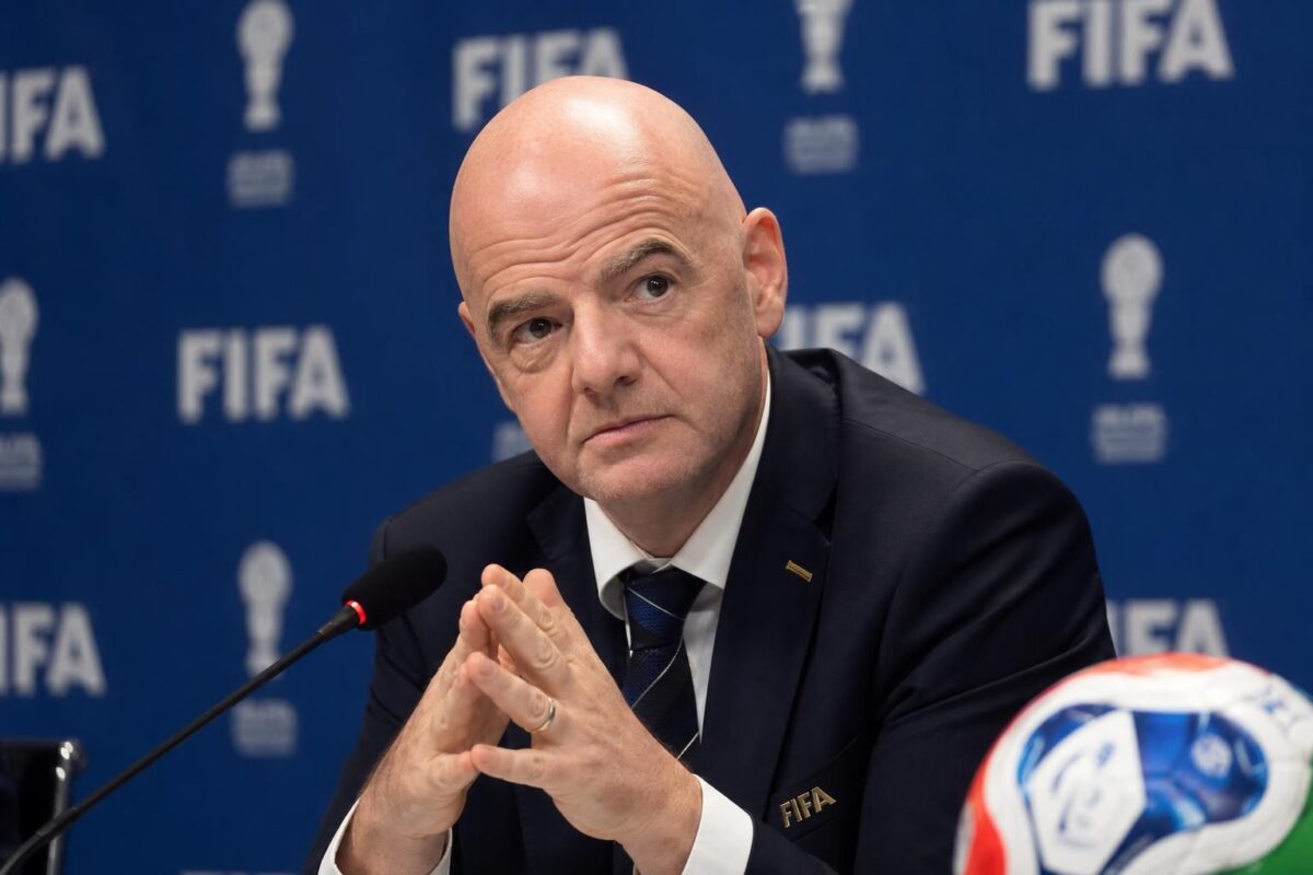 Gianni Infantino tijdens een FIFA-persmoment over de toekomst van het WK-format