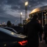 Transferdruk rond Feyenoord in een stadionomgeving zonder herkenbare personen.