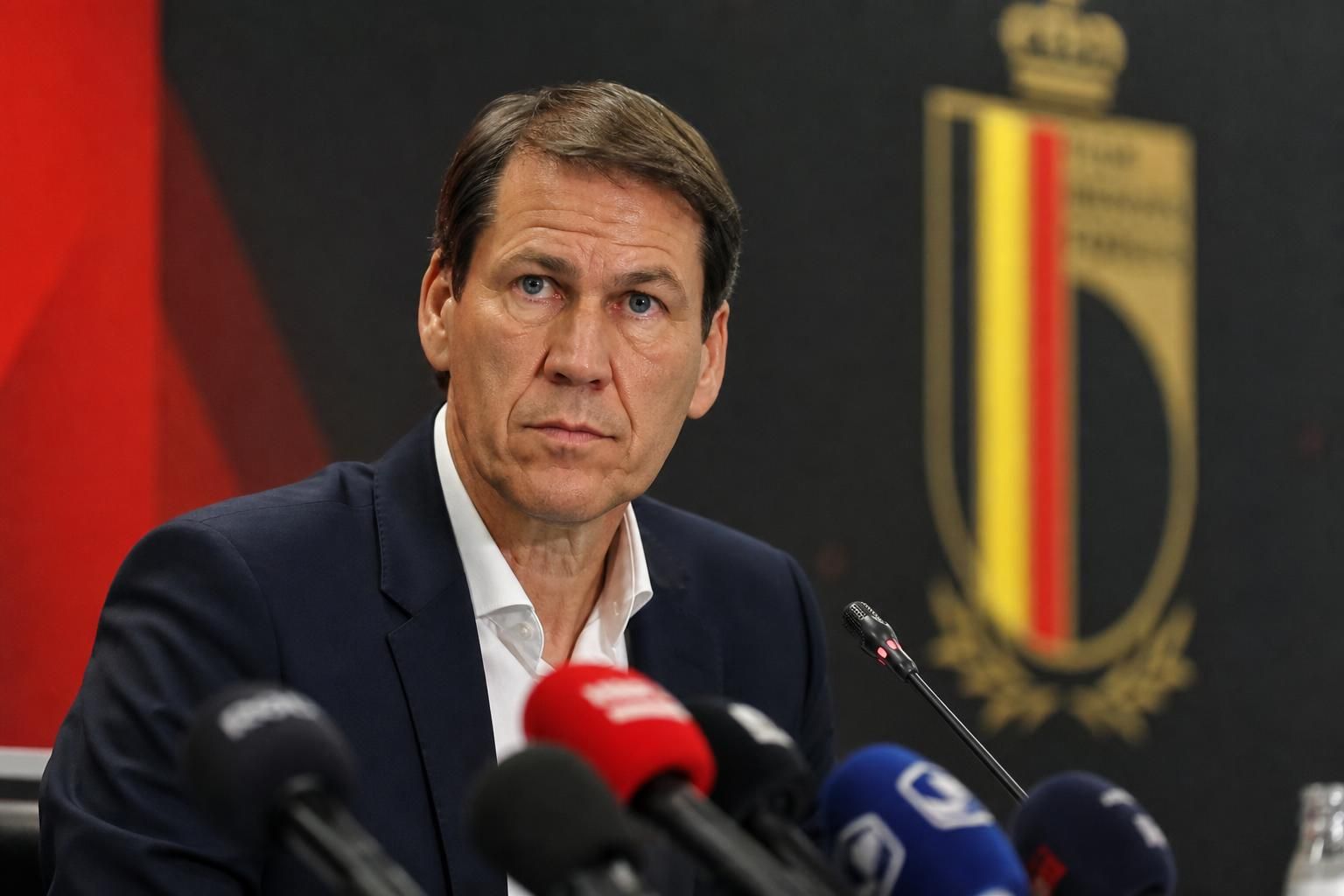 Rudi Garcia tijdens een gespannen persmoment bij de Rode Duivels
