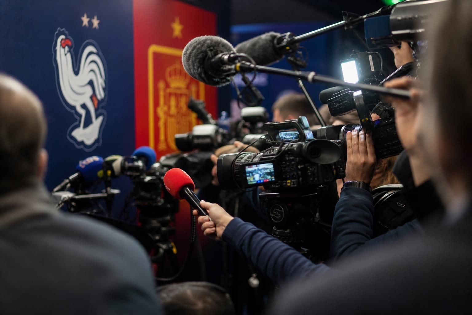 Gespannen perszone rond Spanje-Frankrijk na de uitspraken van Mariano Rajoy over de Franse ploeg