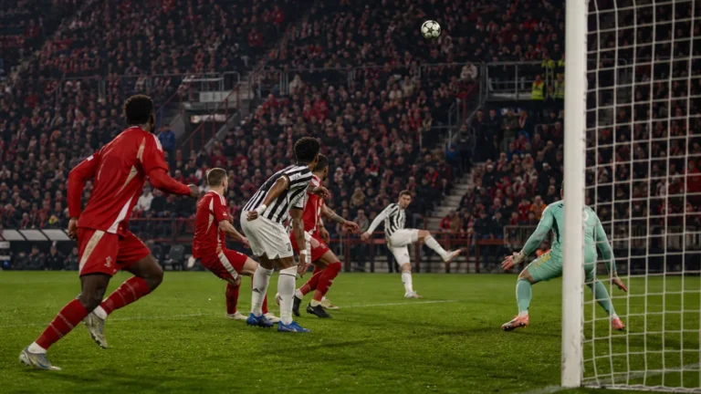 Standard Luik en Juventus tijdens de oefenwedstrijd op Sclessin.