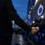 Transfercontext rond Club Brugge met blauw-zwarte sfeer aan het stadion