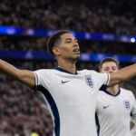 Jude Bellingham viert met Engeland tijdens het WK