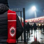 Sfeerbeeld van een transfermoment rond Royal Antwerp FC in een stadionomgeving.