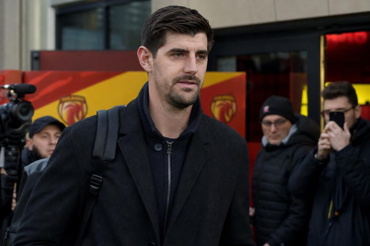 Thibaut Courtois in een voetbalcontext rond de transferambities van Le Mans