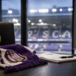 Transfercontext rond RSC Anderlecht met paars-witte clubsfeer zonder herkenbare gezichten