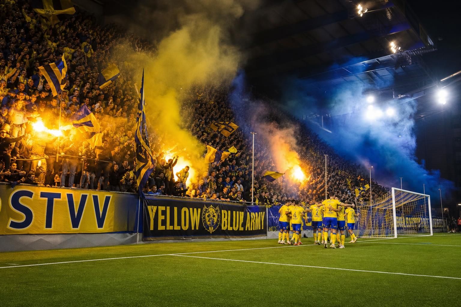 Supporterssfeer op Stayen rond STVV tijdens een belangrijk voetbalseizoen