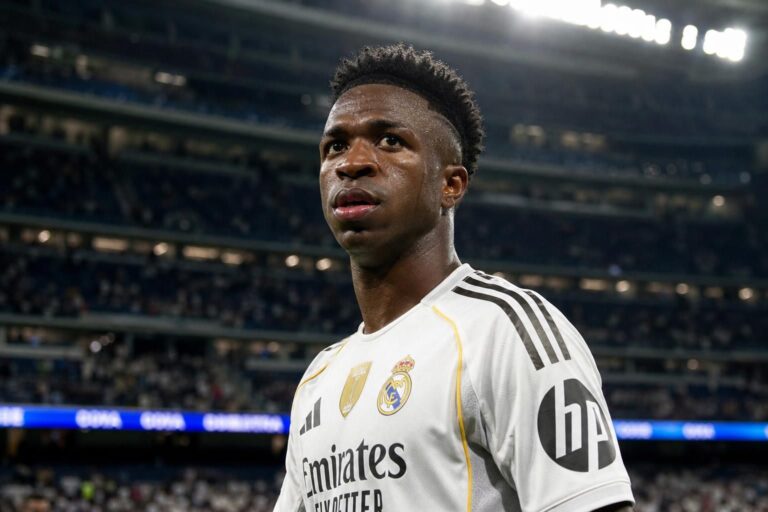 Vinícius Júnior in de context van Real Madrid, waar zijn contracttoekomst centraal staat.