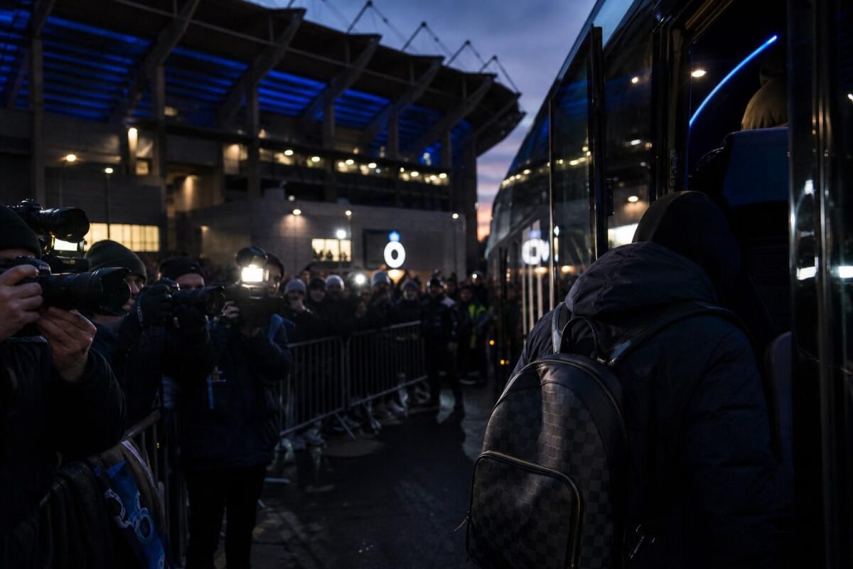 Transfercontext rond Club Brugge met focus op een mogelijke defensieve versterking.