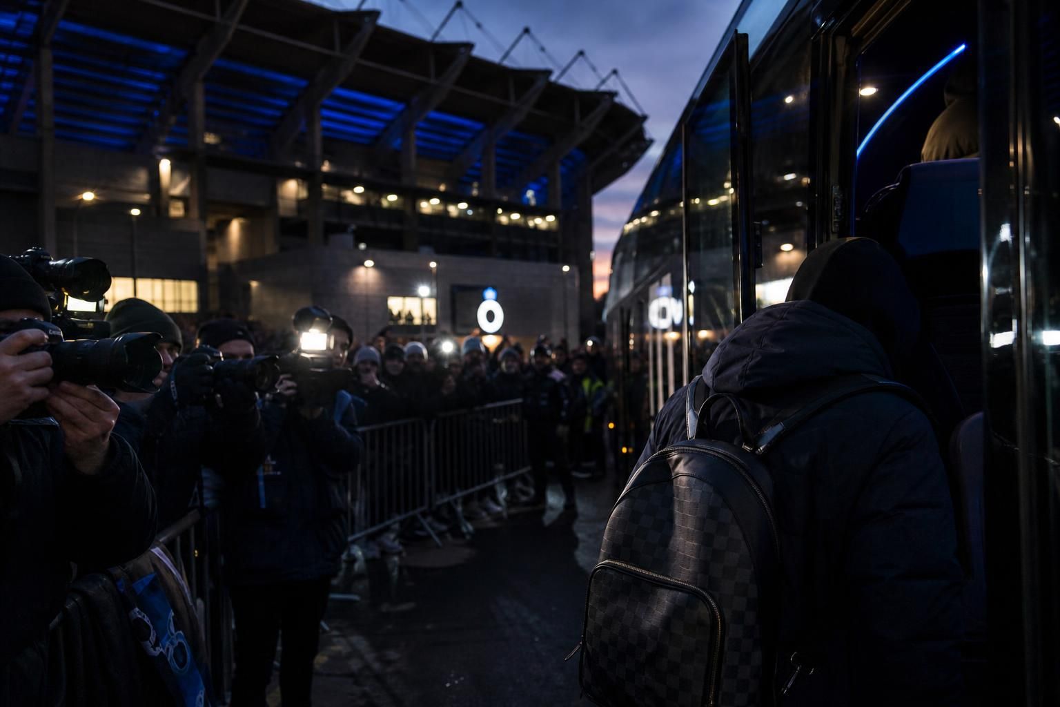 Transfercontext rond Club Brugge met focus op een mogelijke defensieve versterking.