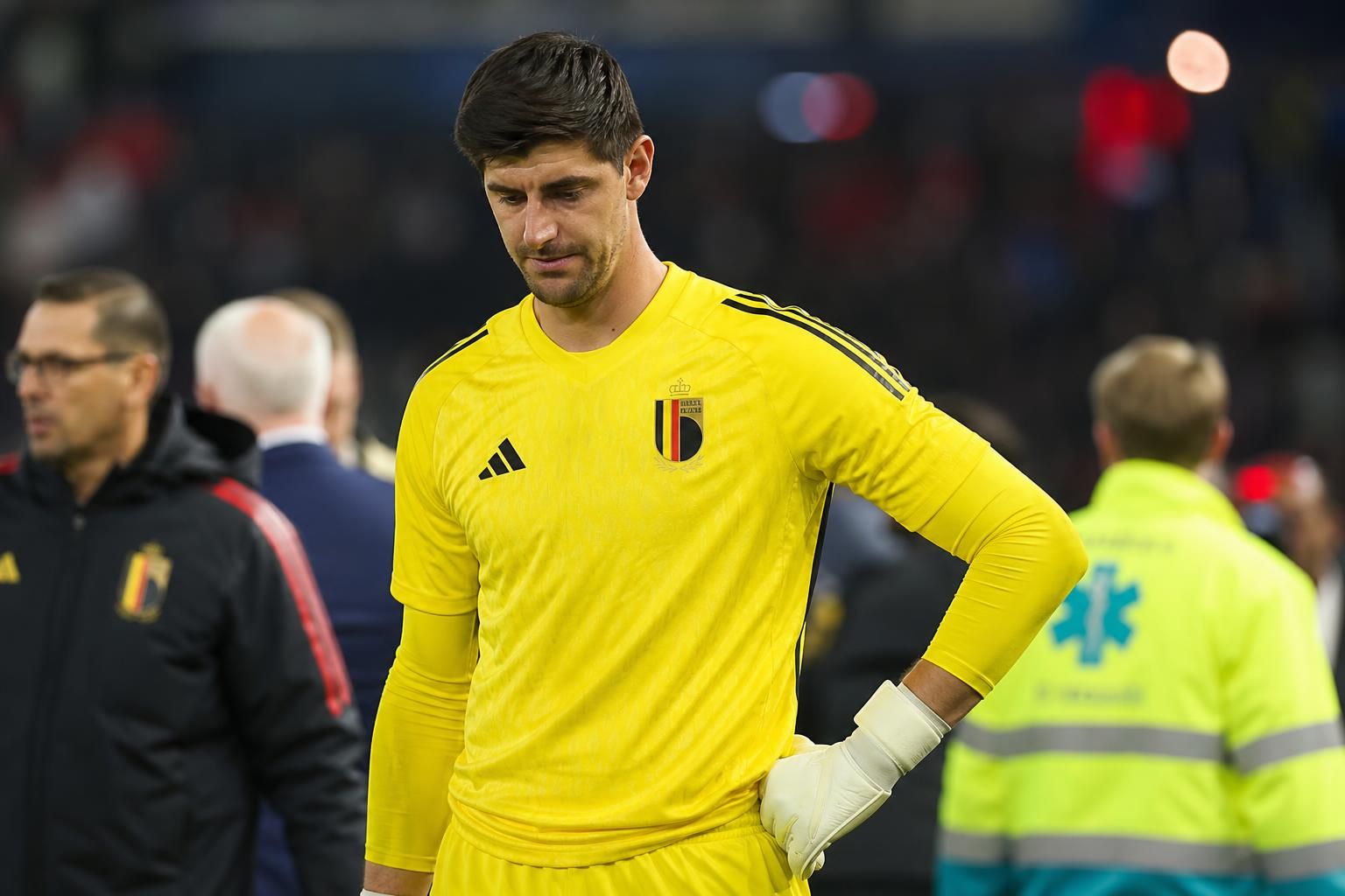 Thibaut Courtois tijdens een gespannen voetbalmoment na de WK-kwartfinale tegen Spanje