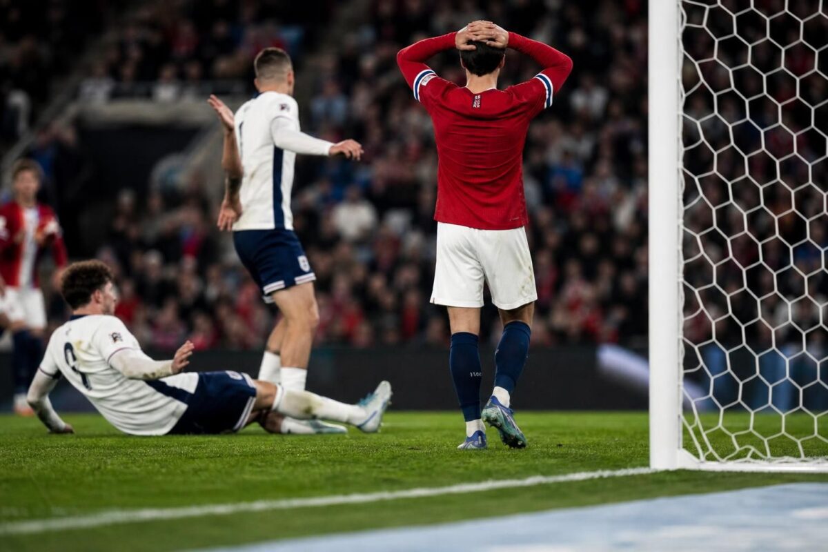 Noorse speler reageert gefrustreerd na een beslissend WK-moment tegen Engeland